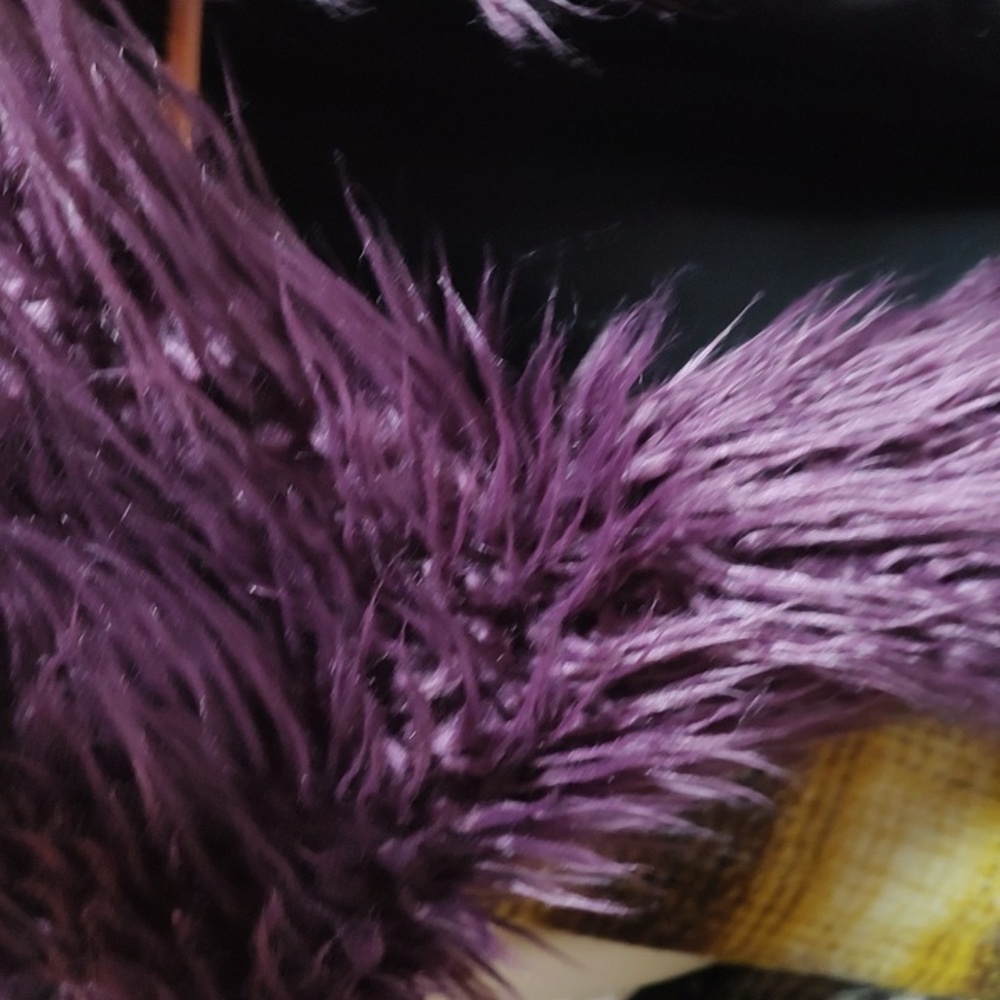 Donna Salyers' Fabulous Furs - Picture 4 of 10